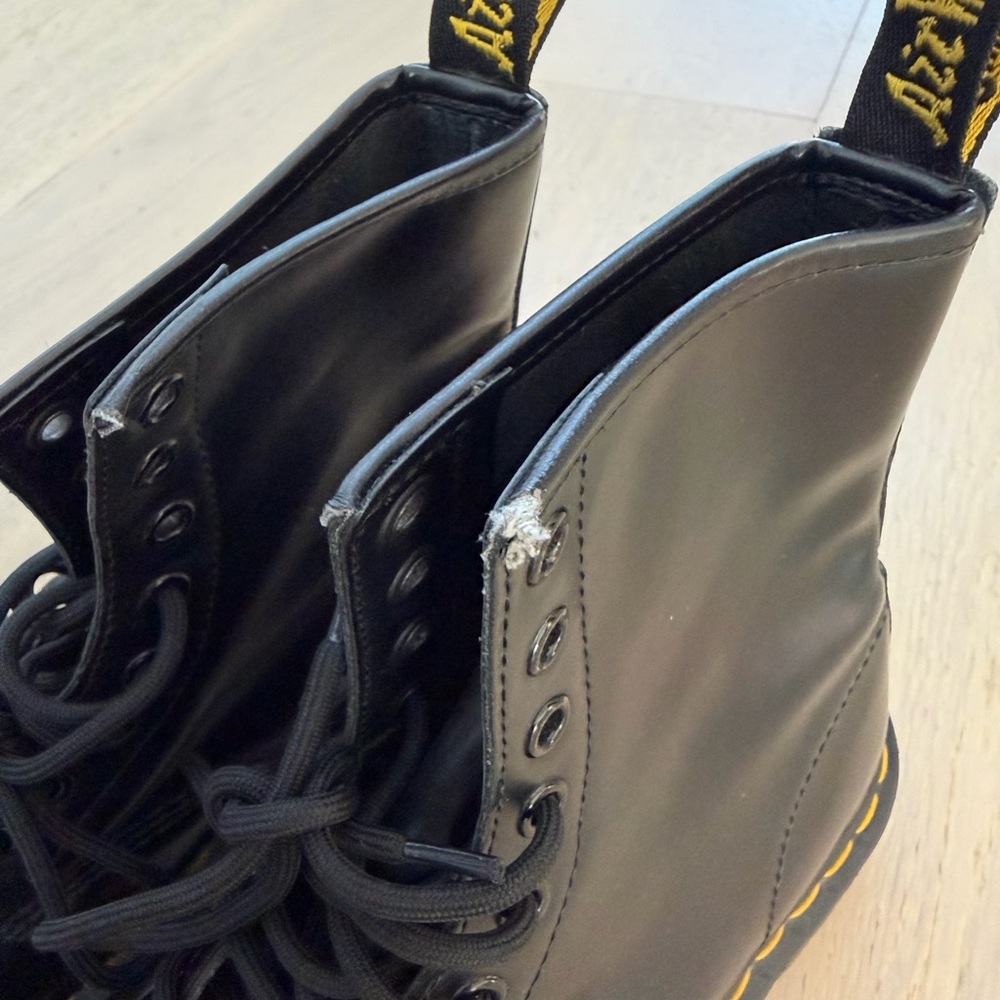 DR. MARTENS 1460 Womens Boots- size 7 - Picture 9 of 9